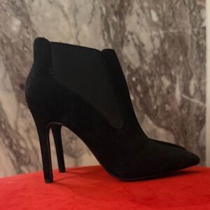 💣💣H by Halston Black Ankle Booties💣💣